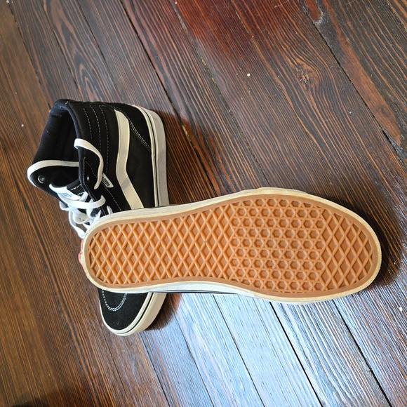VANS, like new,  size 8.5 Men's,  10 Women's - Picture 3 of 4